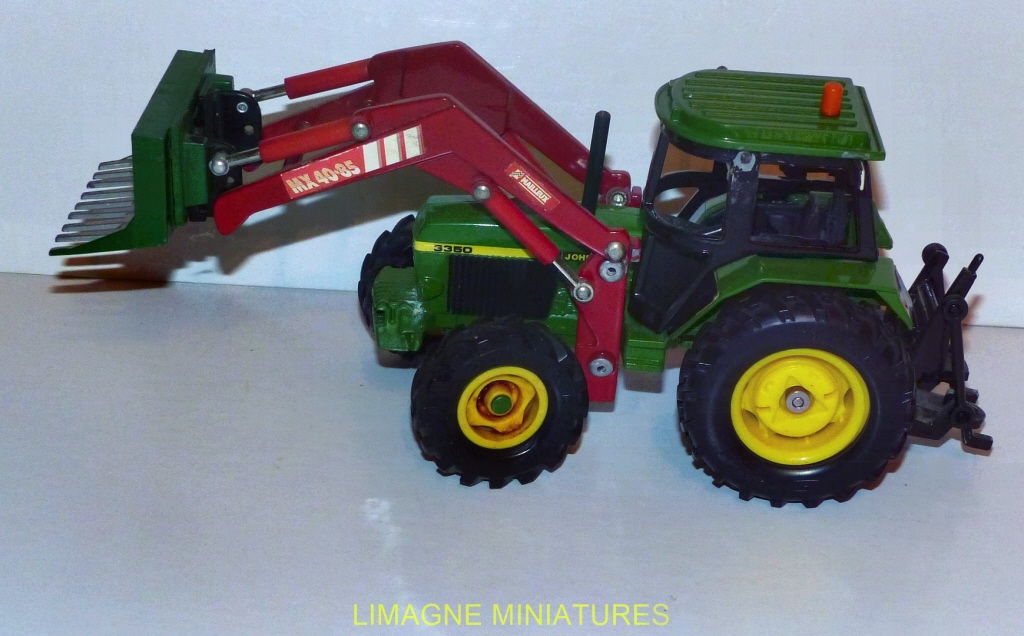 R13-82 ERTL TRACTEUR JOHN DEERE 3350