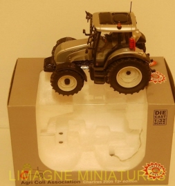 p15 82 universal hobbies valtra serie c edition limitee chartres 2005  2628